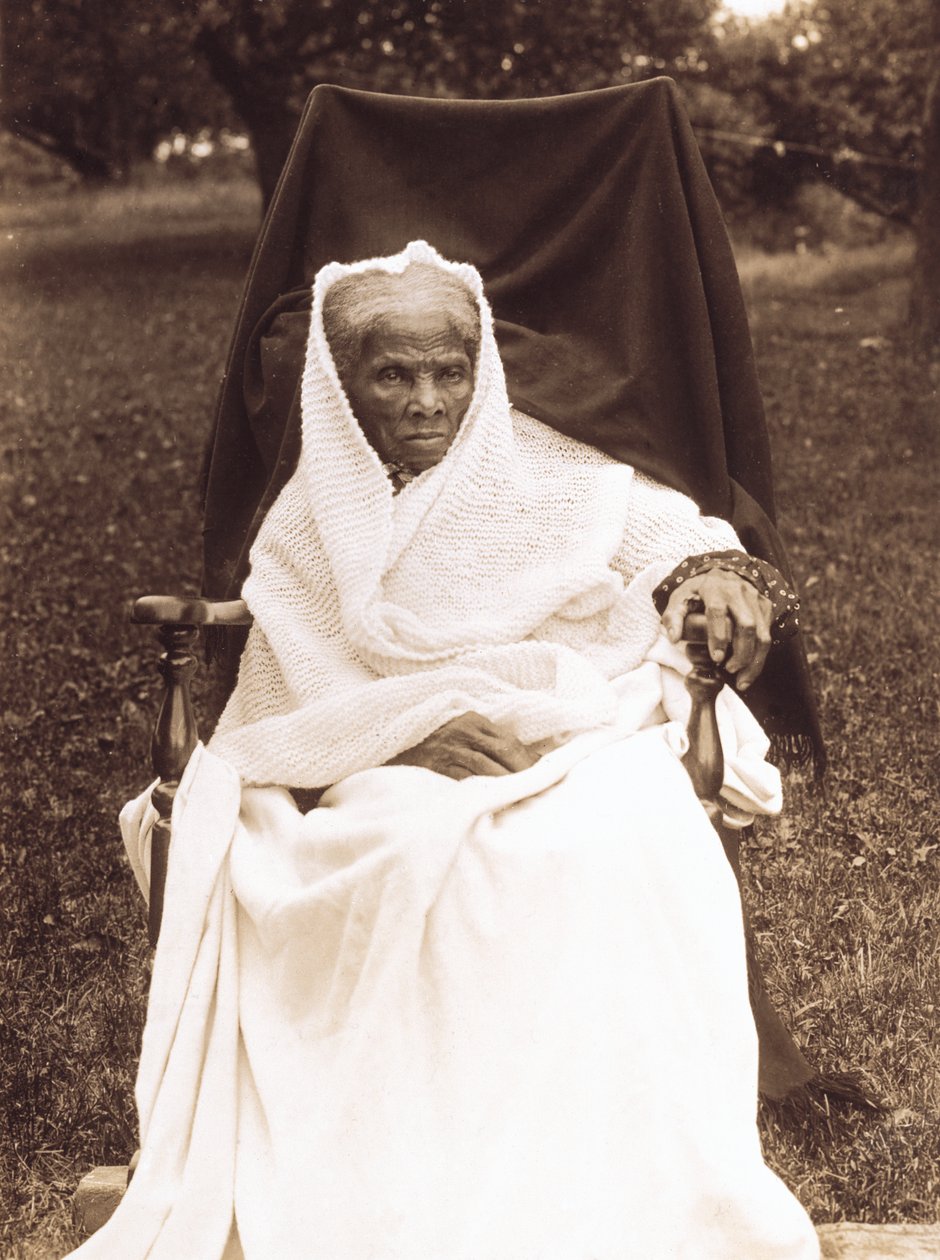 Harriet Tubman, fuldlængde portræt, siddende i stolen, vendt foran, sandsynligvis i hendes hjem i Auburn, New York af Unknown photographer