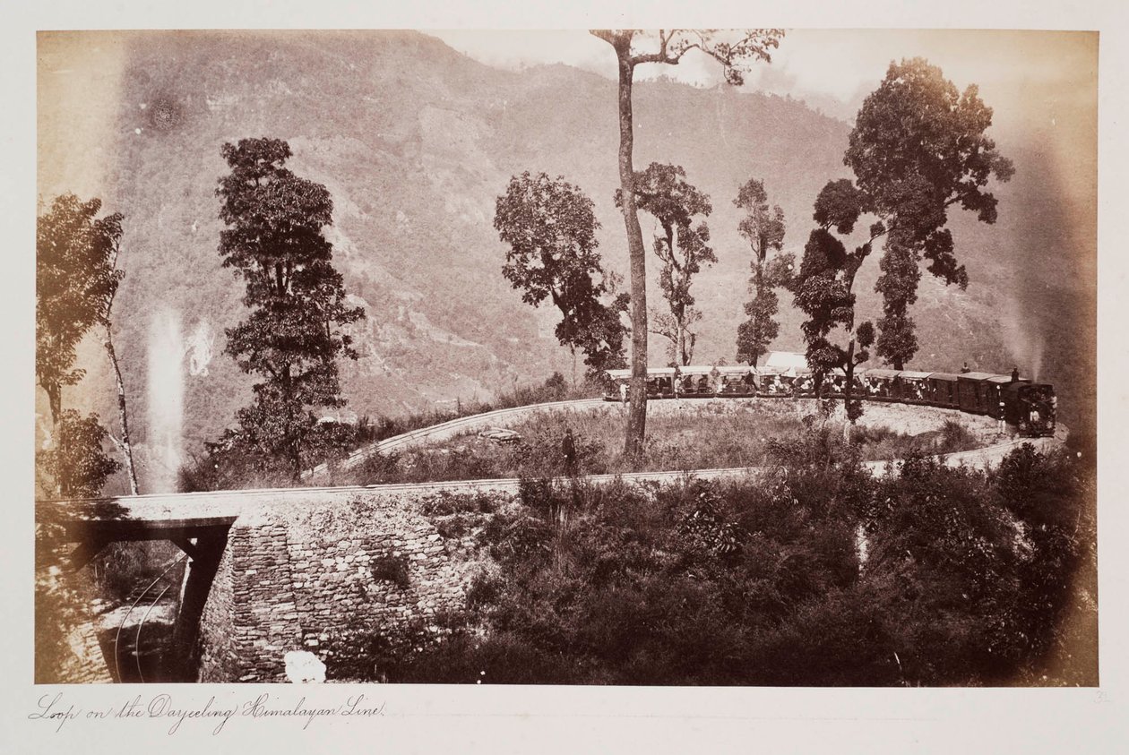 Loop på Darjeeling Himalaya-linjen, ca. 1885 (sepia-billede) af Unknown photographer