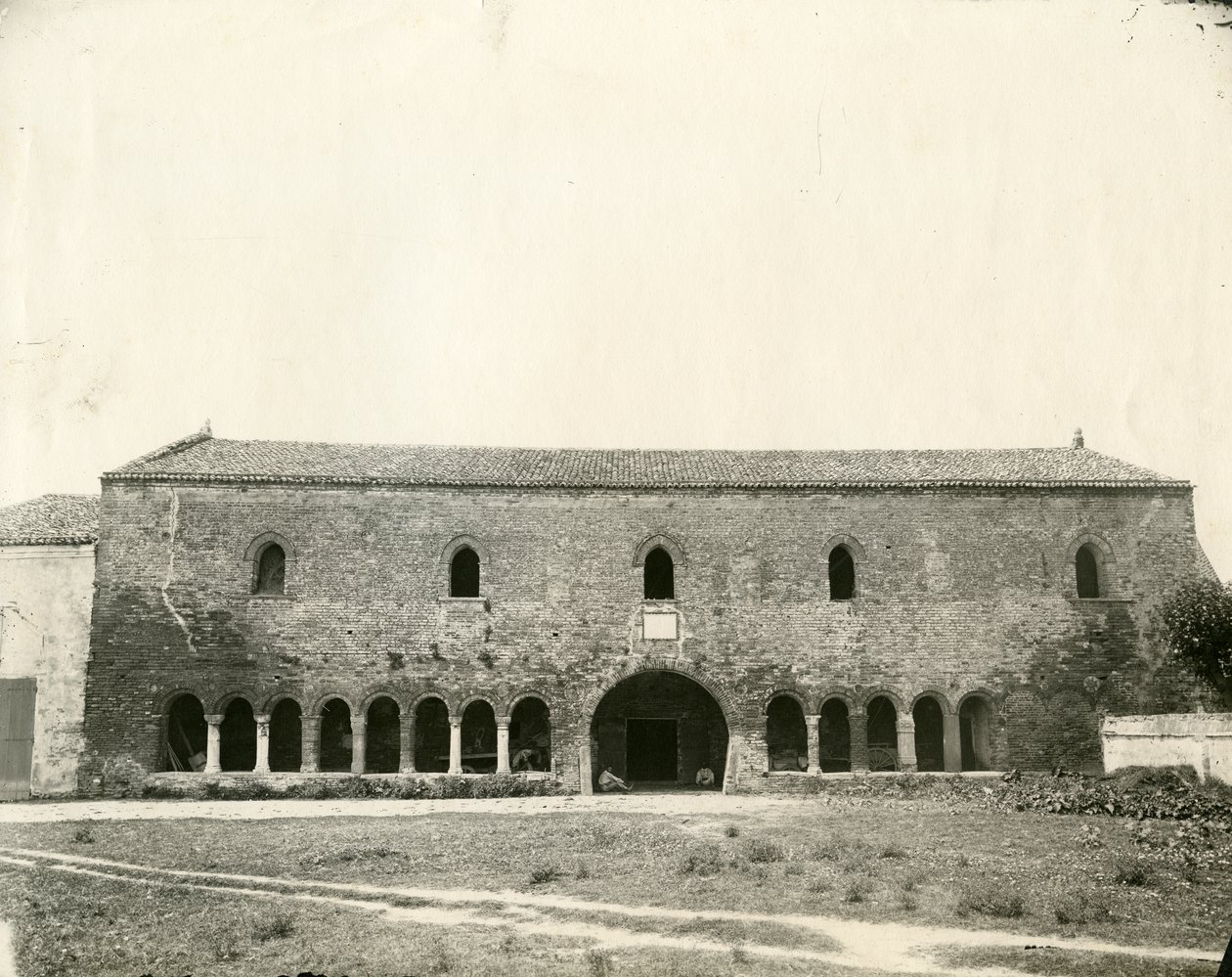 Palazzo della Ragione, Pomposa kloster, Emilia-Romagna, Italien, ca 1890 af Unknown photographer