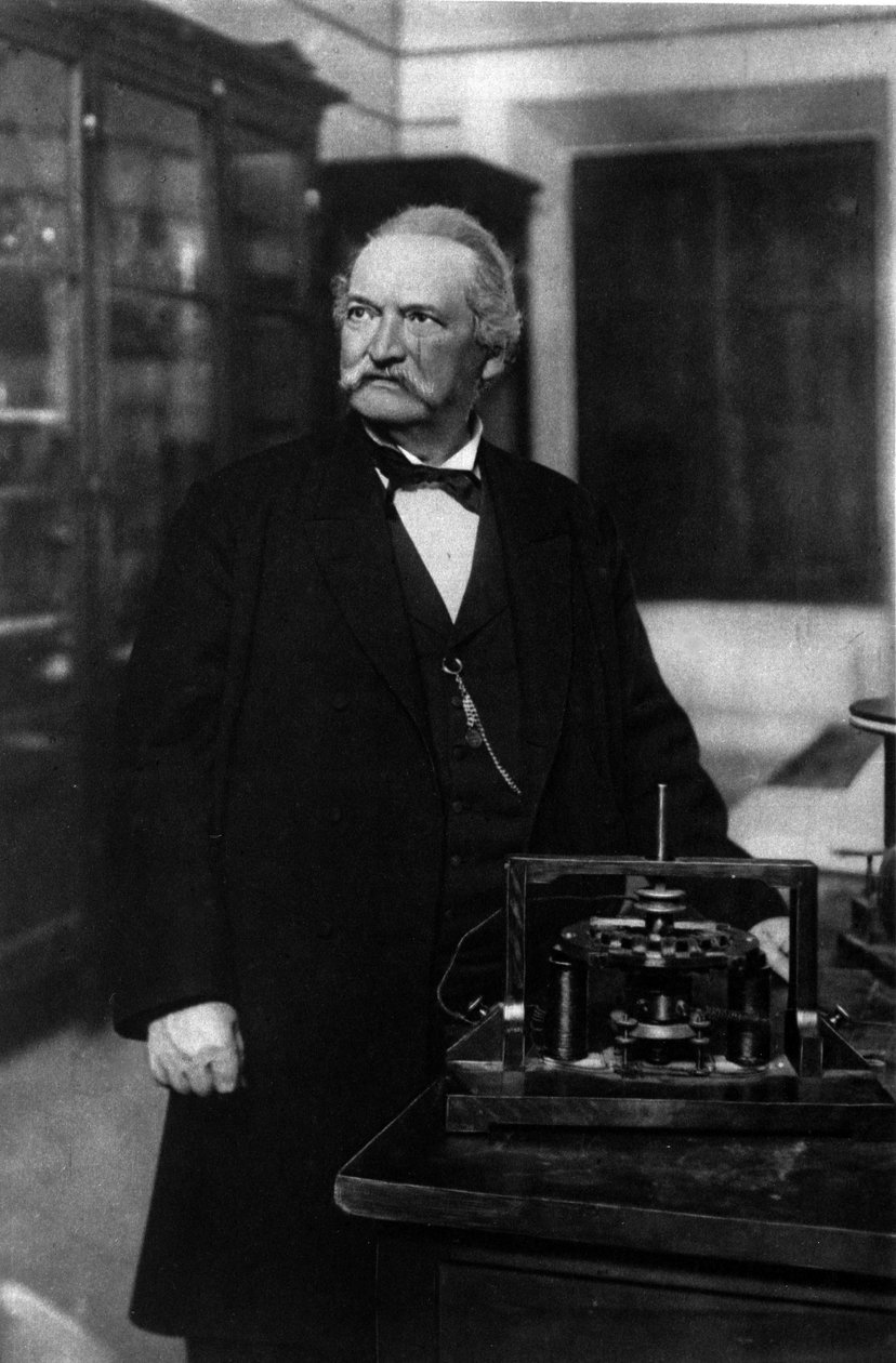 Portræt af den italienske fysiker Antonio Pacinotti (1841-1912) med sin ring (Anello). af Unknown photographer