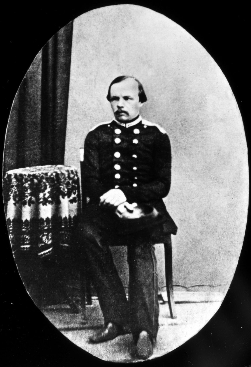 Portræt af Dostojevskij ung, siddende, i medaljon. af Unknown photographer