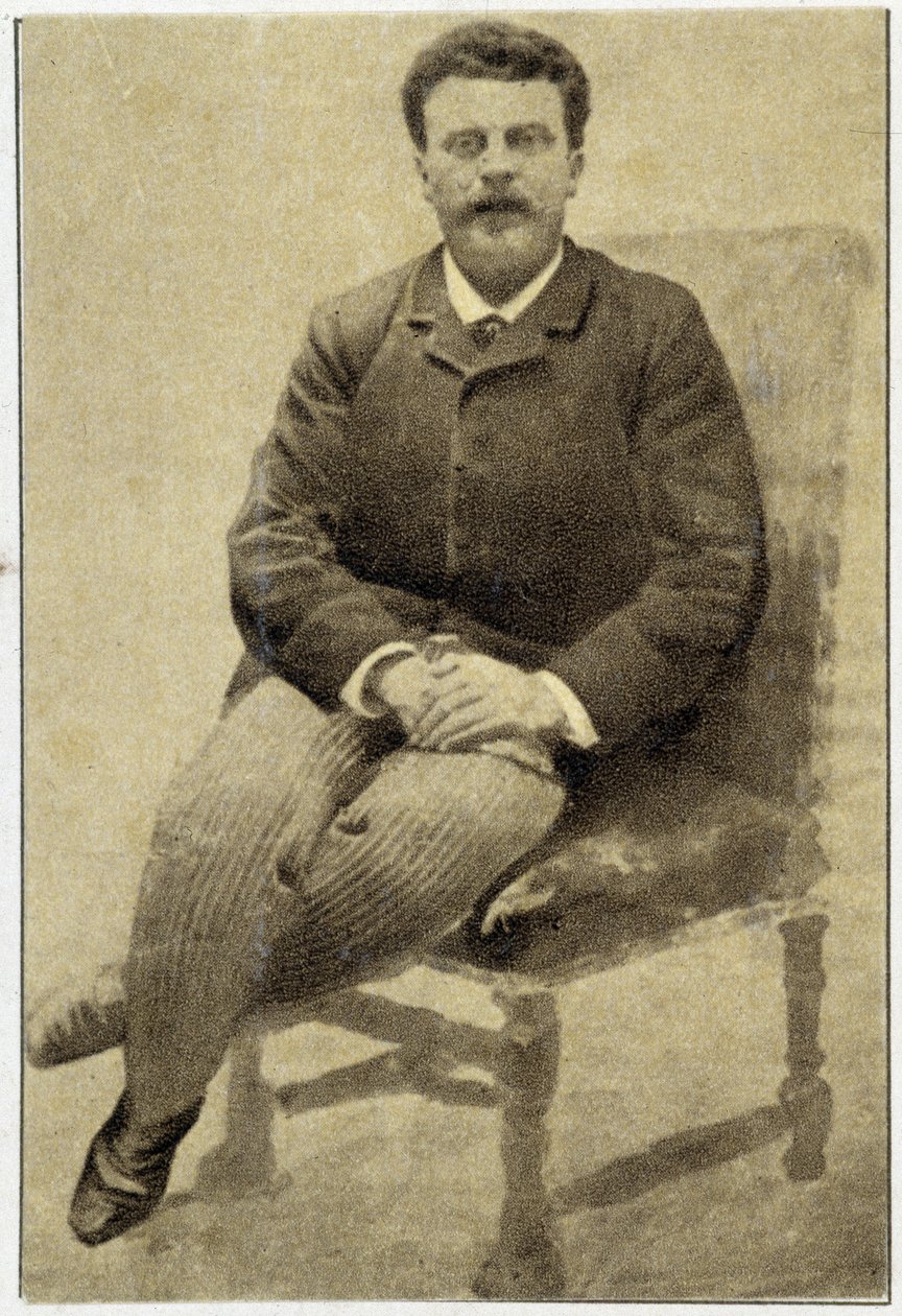 Portræt af Guy de Maupassant (1850 - 1893) i 1890. af Unknown photographer