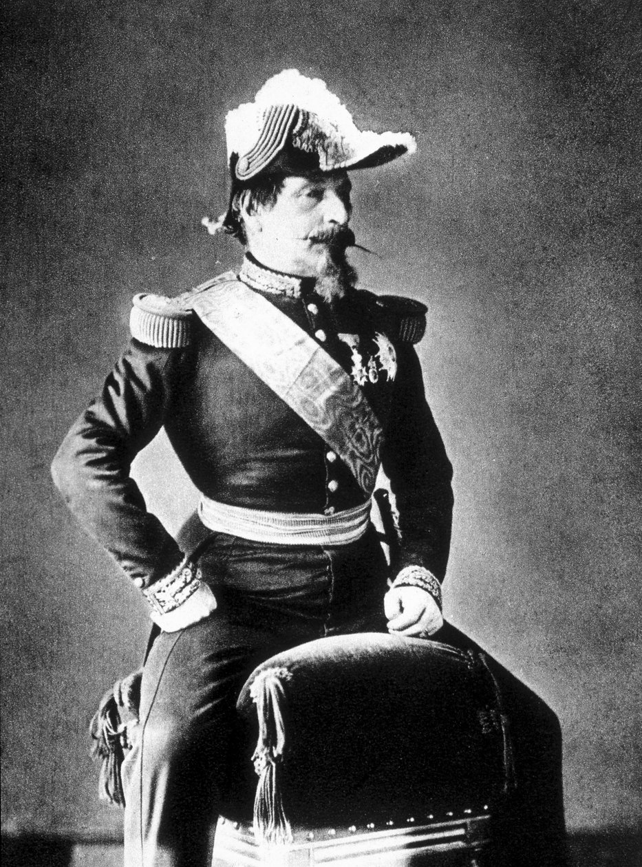 Portræt af Napoleon III siddende i caliphourchon på en skammel. af Unknown photographer