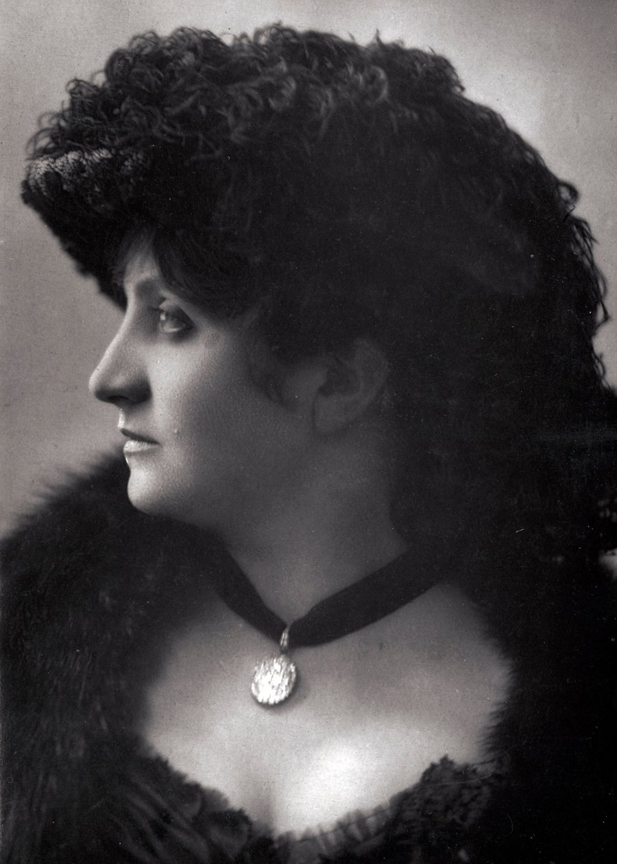 Portræt af Pauline Patry (Jeanne Cecile Pesty) (1856-?) Fransk skuespillerinde fra slutningen af det 19. århundrede af Unknown photographer