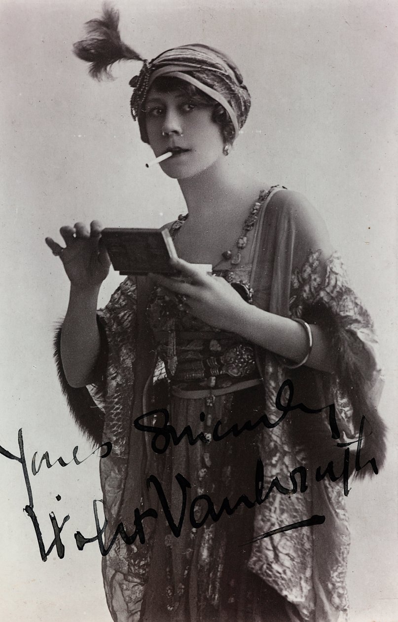 Portræt af den engelske skuespillerinde Violet Vanbrugh, postkort af Unknown photographer