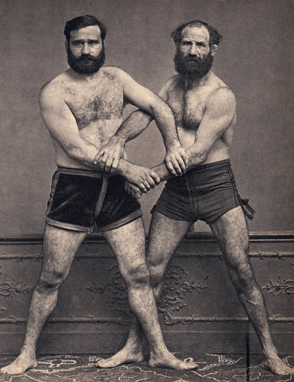 Portræt af Marseille-brødrene i wrestler. Fotografi, slutningen af det 19. århundrede, Paris. Saml. Selva. af Unknown photographer