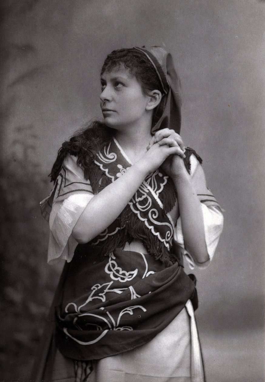 Portræt af sopranen Elisabeth Janvier i "Le Tribut de Zamora"" af Charles Gounod i 1881. af Unknown photographer
