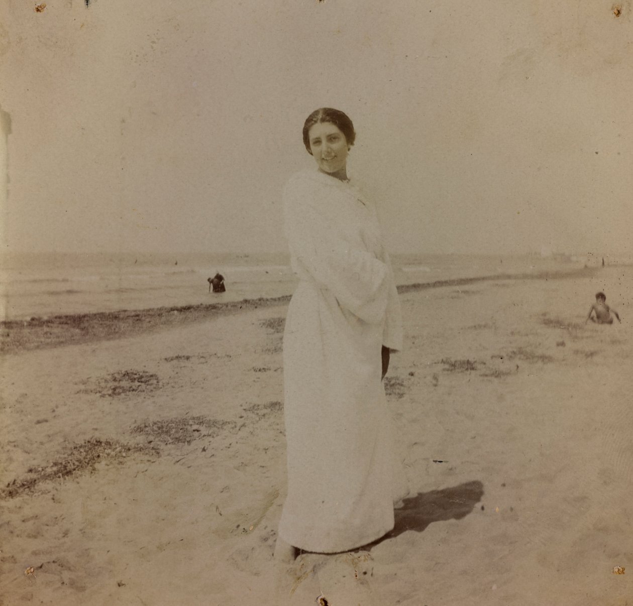 Portræt på stranden i Forte dei Marmi, Versilia, ca. 1910 (foto) af Unknown photographer