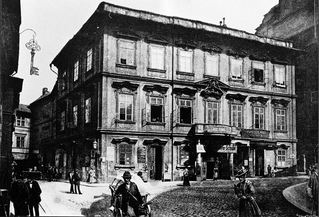Prag, før 1897. Bygningen, hvor forfatteren Franz Kafka blev født. af Unknown photographer
