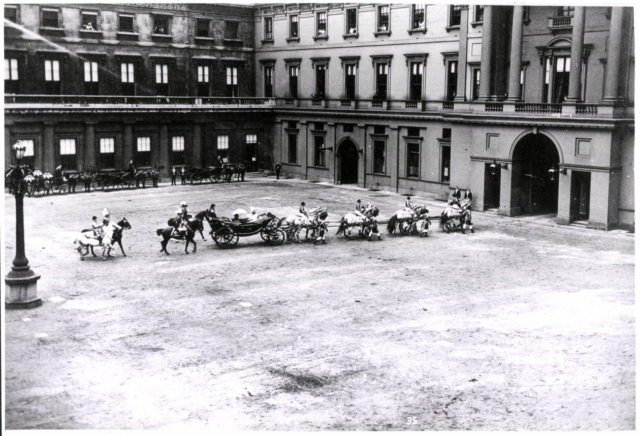 Dronning Victoria forlader Buckingham Palace, Diamond Jubilee, 22. juni 1897 (s/h-foto) af Unknown photographer