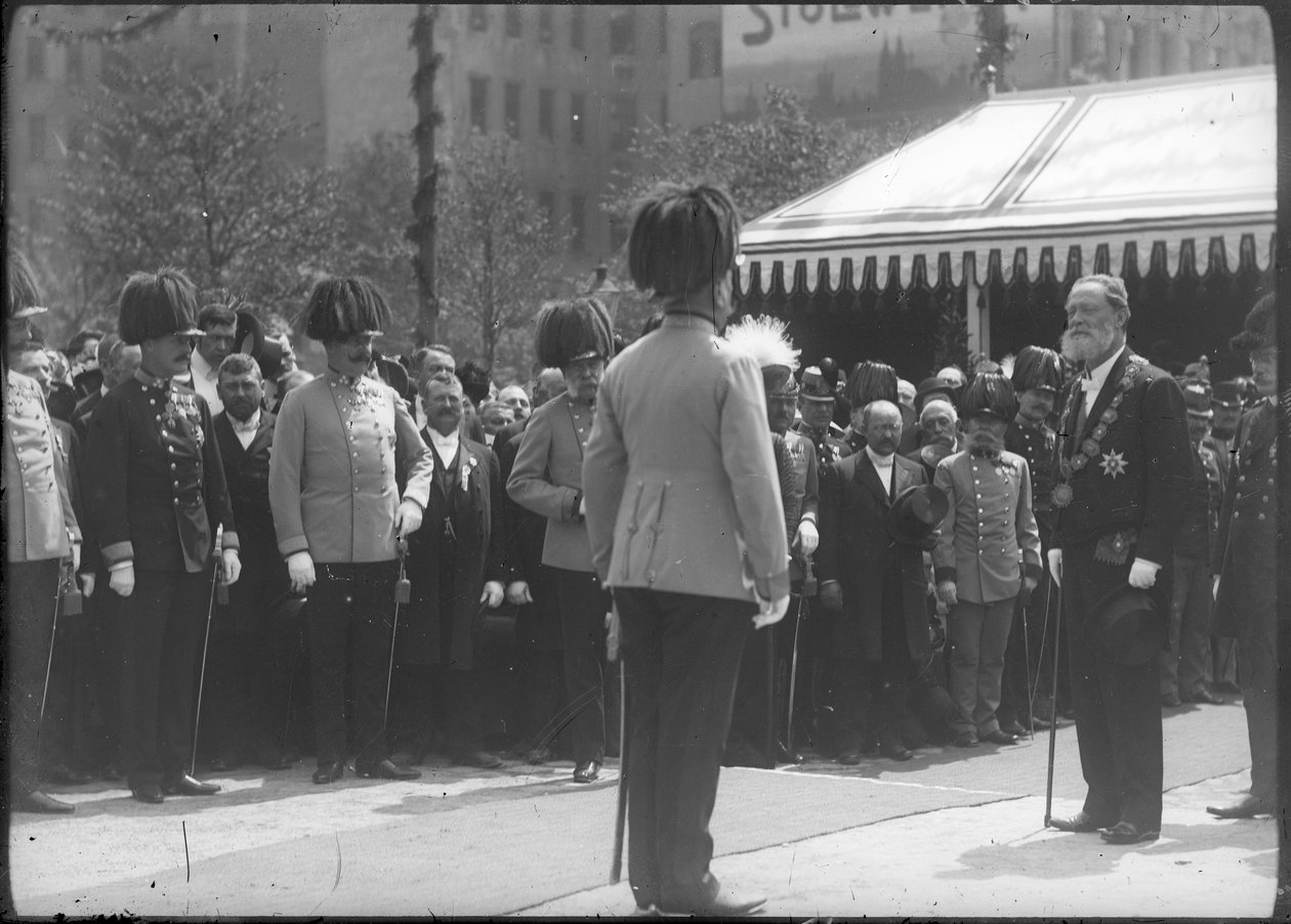 Afsløring af Hesser-monumentet på jernbanestationen Westbahnhof i Wien af Unknown photographer