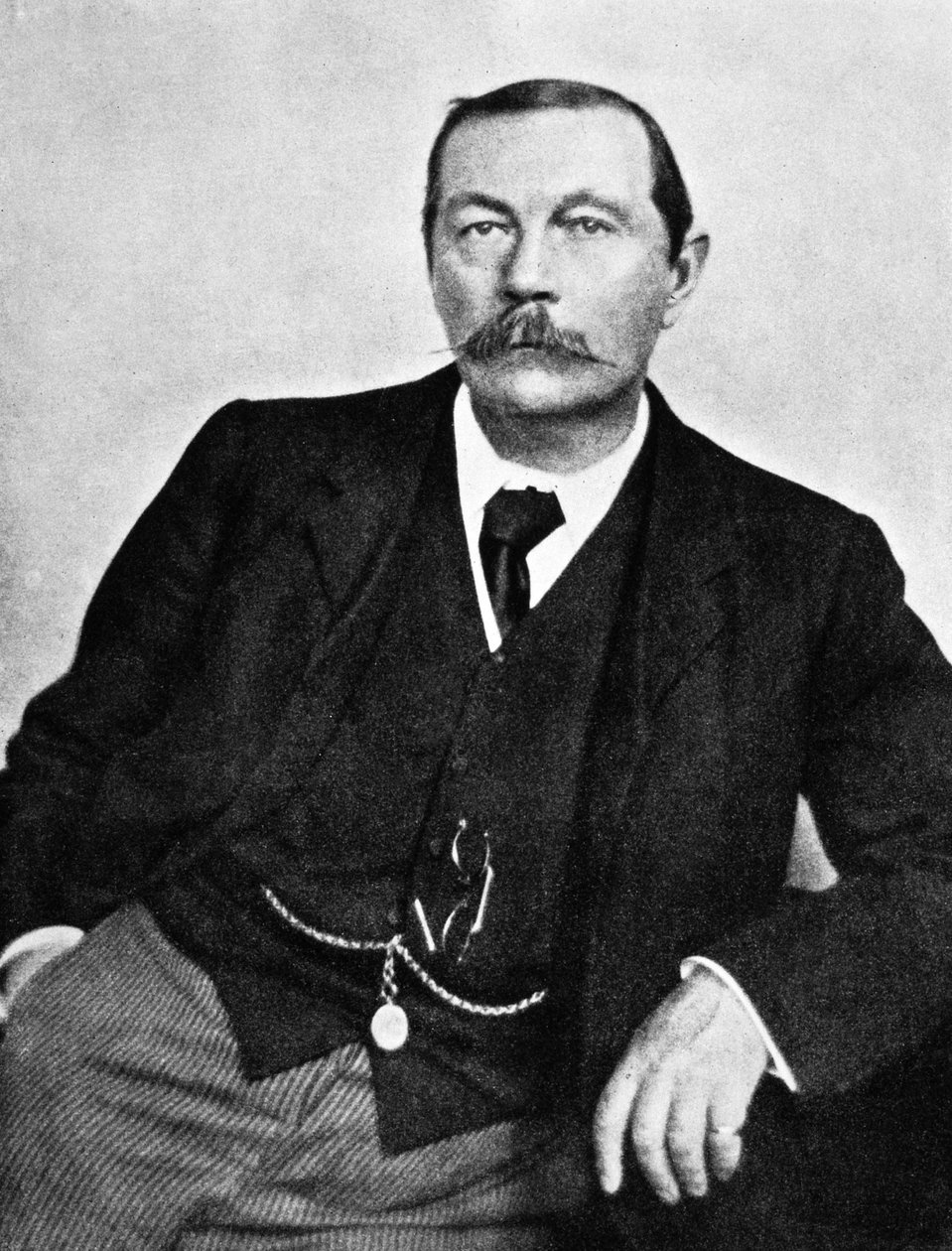 Sir Arthur Conan Doyle (1858-1930), skotsk forfatter, her ca. 1910 (s/h-foto) af Unknown photographer