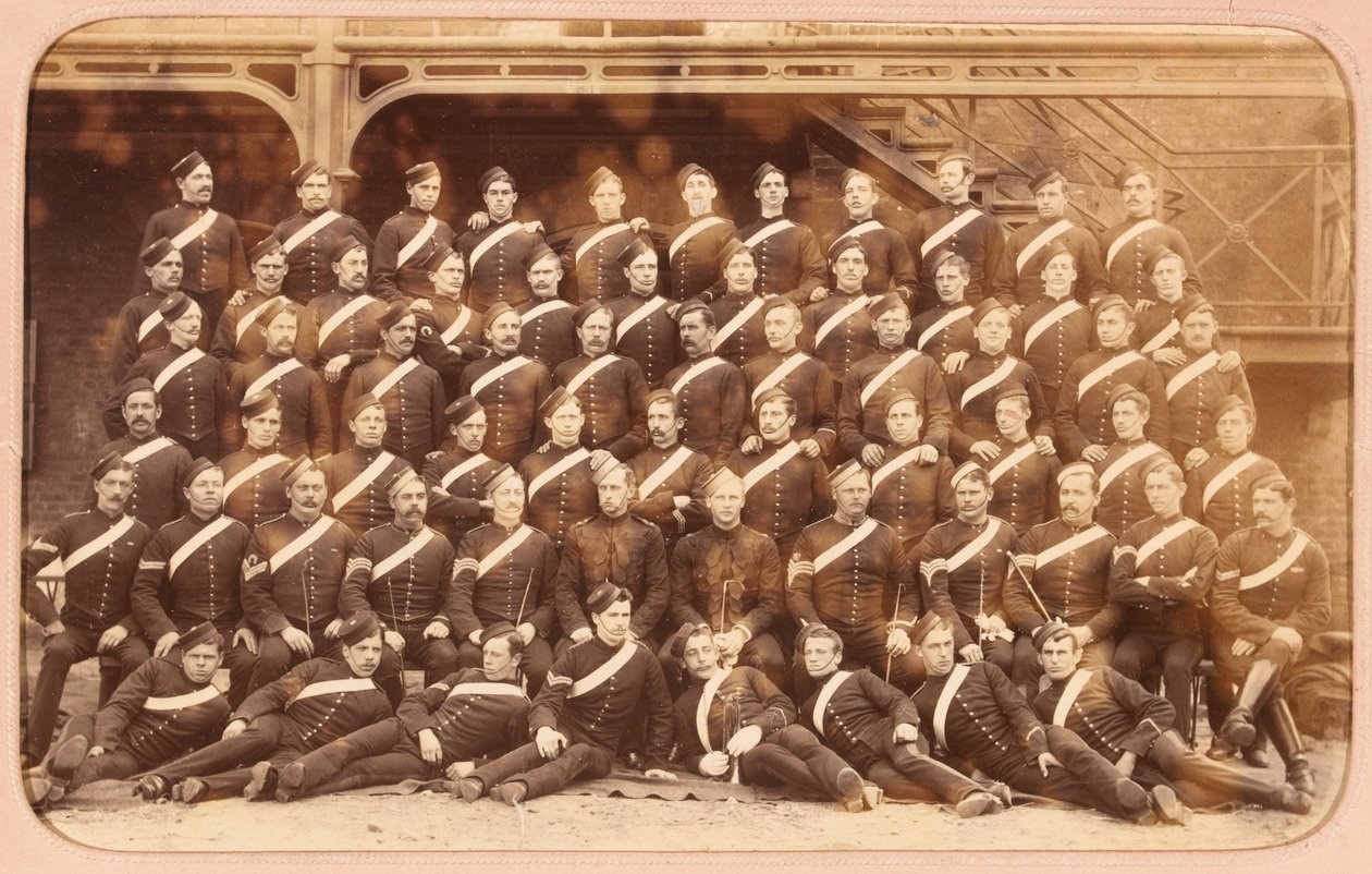 Soldiers of the 1st (Royal) Dragons i stabil kjole, Aldershot af Unknown photographer
