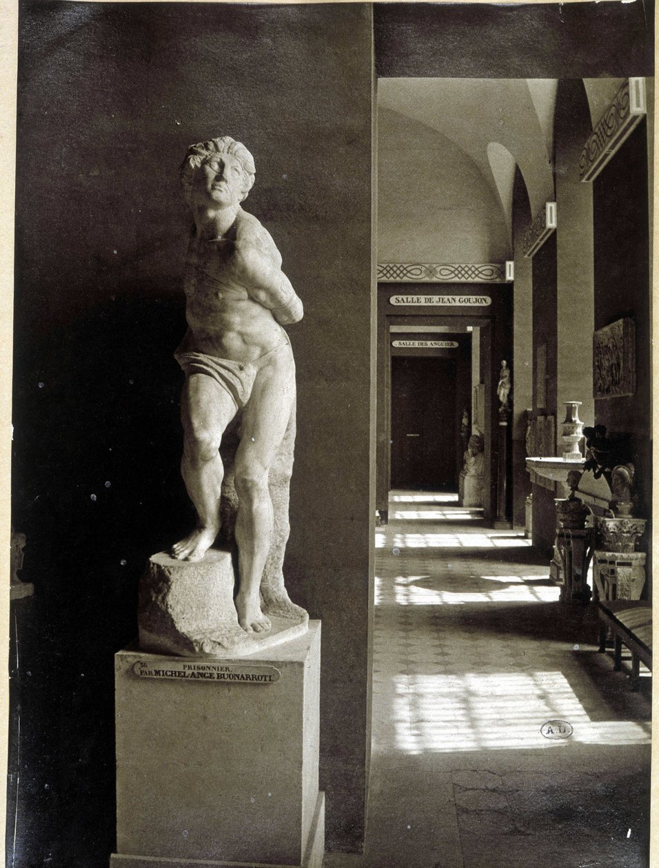 Louvre og "Fangen" af Michelangelo Buonarroti (Michelangelo eller Michelangelo af Unknown photographer