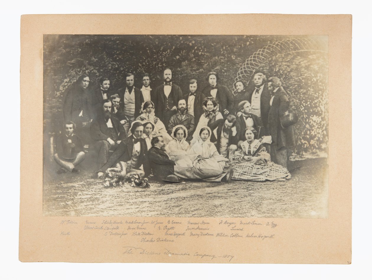 Amatørkompagniet for stykket The Frozen Deep, inklusive Charles Dickens, i Albert Smiths have af Unknown photographer