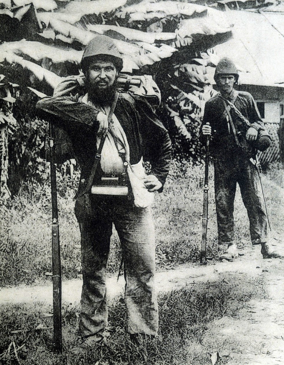 To soldater fra Tonkin-landskabet i 1883. af Unknown photographer
