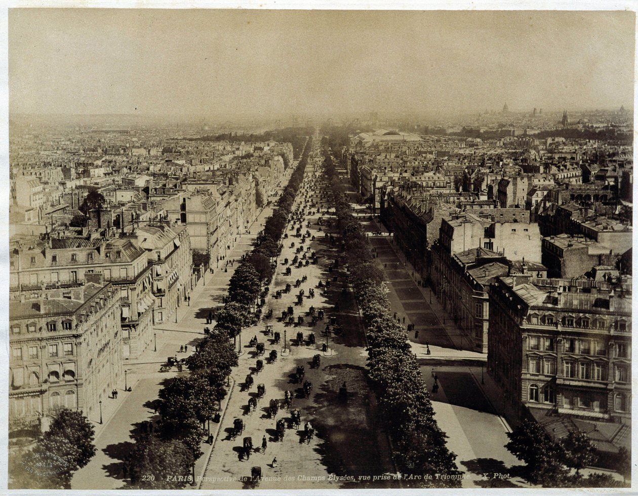 Udsigt over Champs-Elysees fra Triumfbuen, n.d. slutningen af 1800-tallet. af Unknown photographer