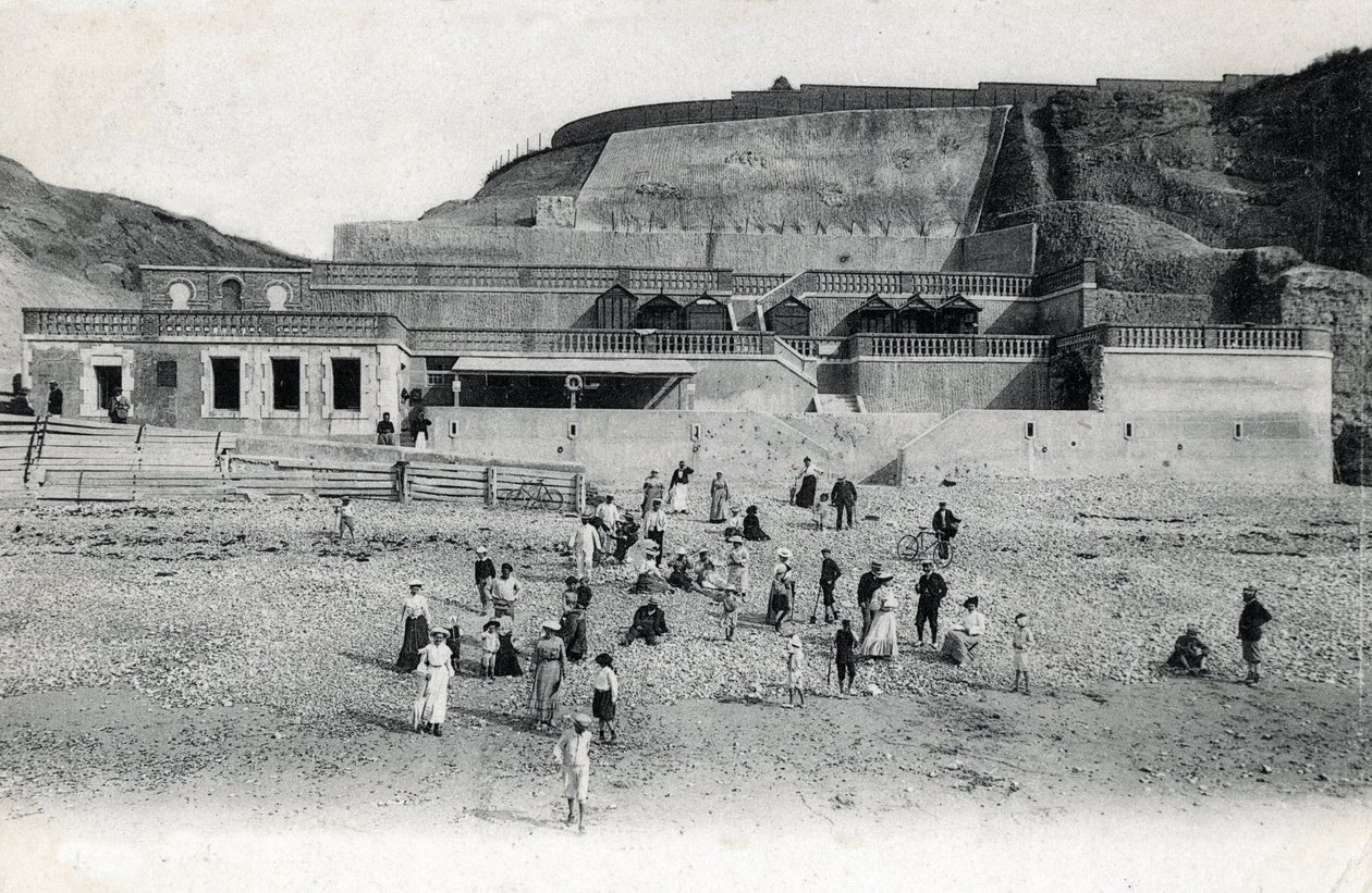 Udsigt over stranden i Mesnil Val (Mesnil-Val) med dets kasino og terrasser, Manche Normandy Postkort fra begyndelsen af det 20. århundrede af Unknown photographer