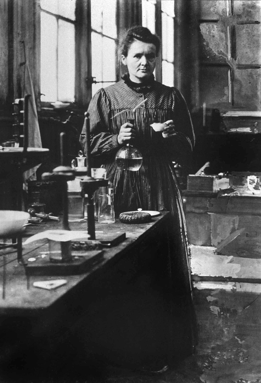 fransk fysiker Marie Curie (1867-1934) Nobelprisen i fysik i 1903 og Nobelprisen i kemi i 1911, her i sit første laboratorium i Paris i 1898 af Unknown photographer