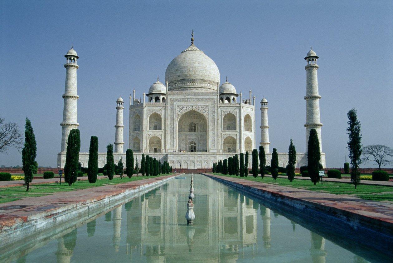 Udsigt over Taj Mahal, bygget af kejser Shah Jahan (1592-1666), færdiggjort i 1643 (foto) af Ustad Ahmad Lahori