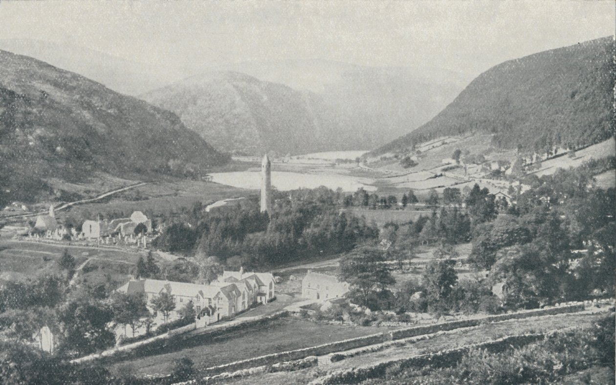 En irsk landsby Glendalough, 1910 af Valentine and Sons Ltd