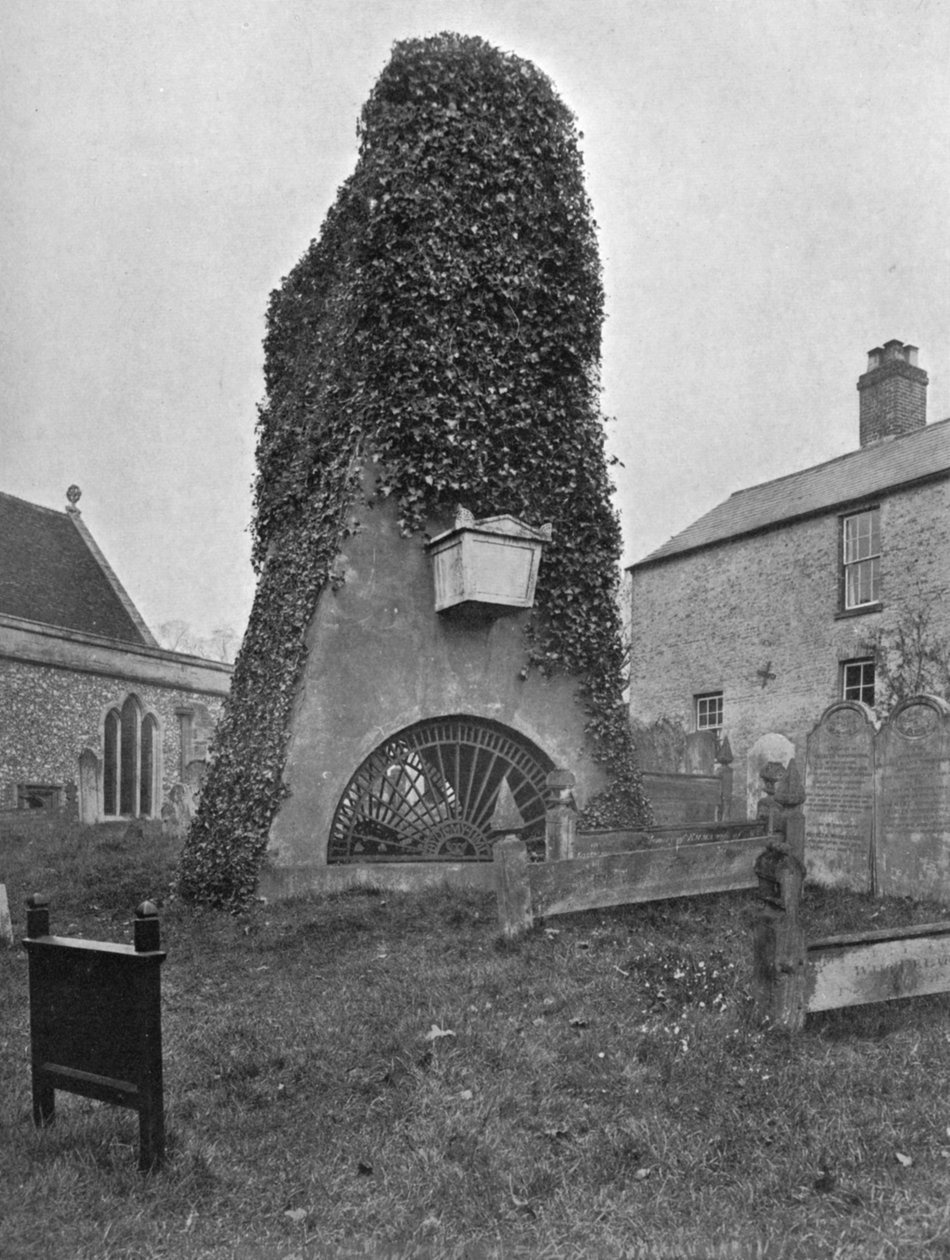 En grav over jorden, Pinner Churchyard, London, 1924-1926 af Valentine and Sons Ltd