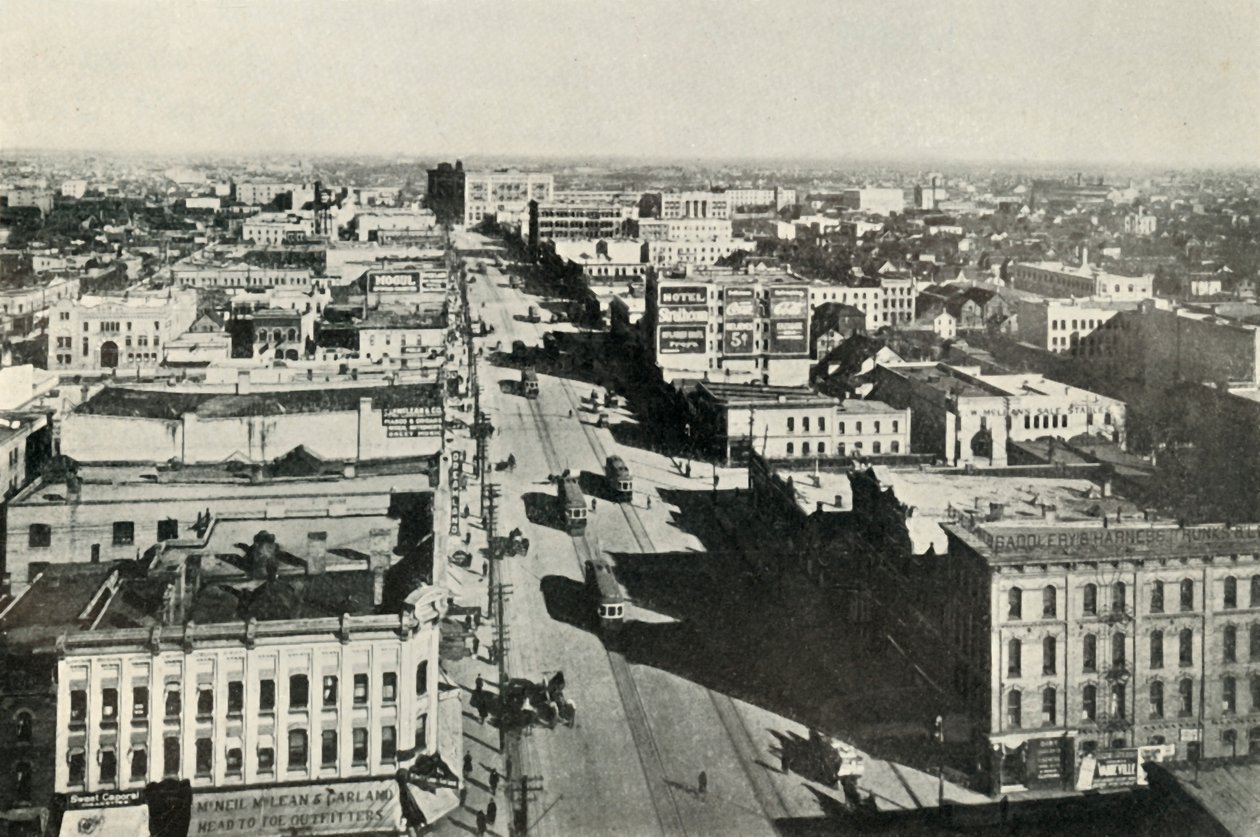 Winnipeg i dag, ser op Main Street. - The Rapid Growth of Modern Canada, c1930. af Valentine and Sons Ltd