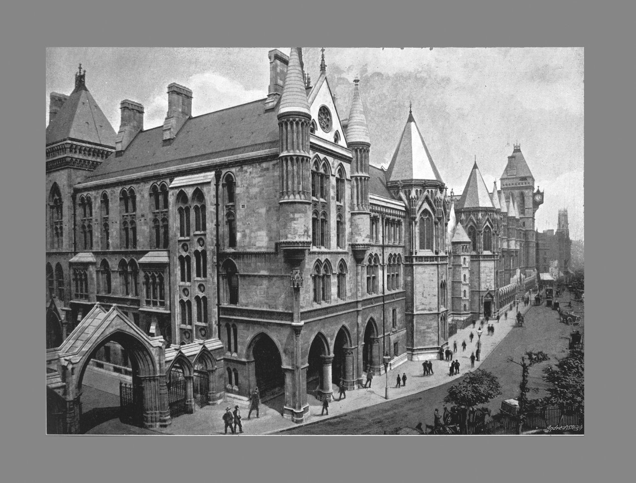 The New Law Courts, London, c1900 af Valentine and Sons Publishing Co