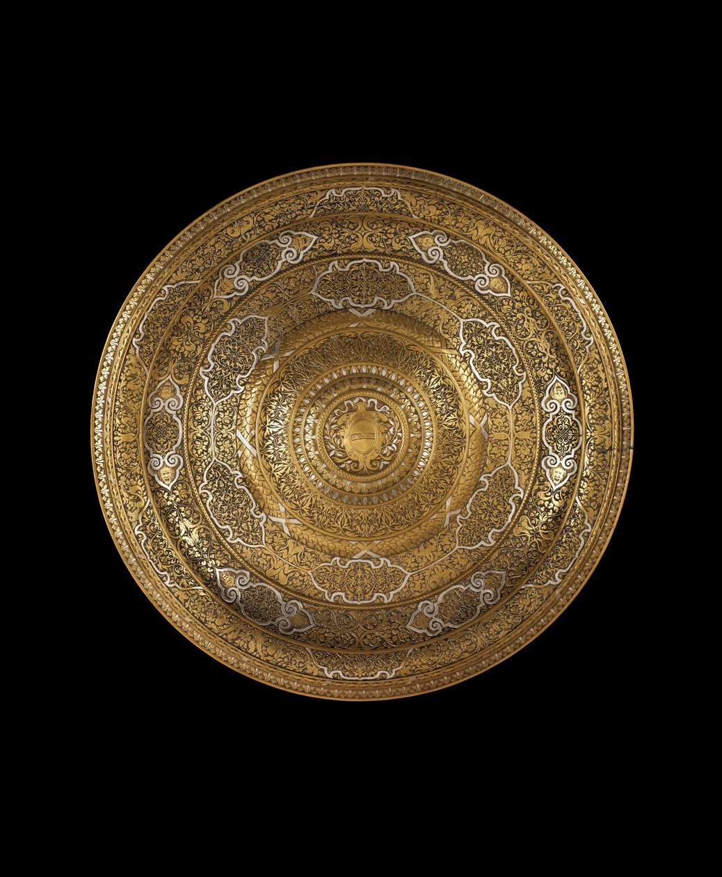 Fad af indgraveret højtinbronze indlagt med sølv, i midten et våbenskjold, 1530-c.1550 af Venetian School