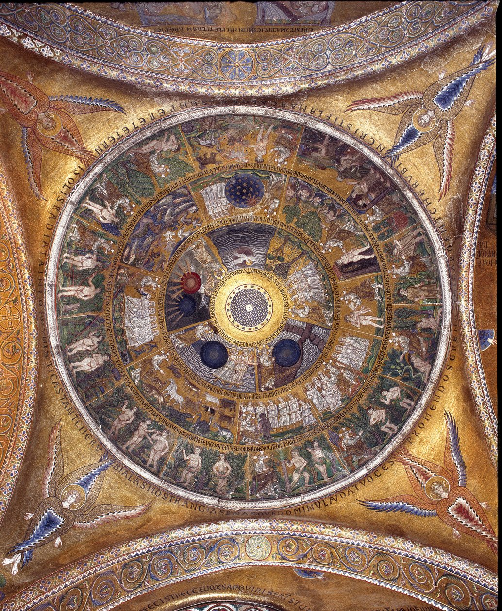 Udsigt over kuplen med mosaikker på en gylden baggrund af Veneto Byzantine School