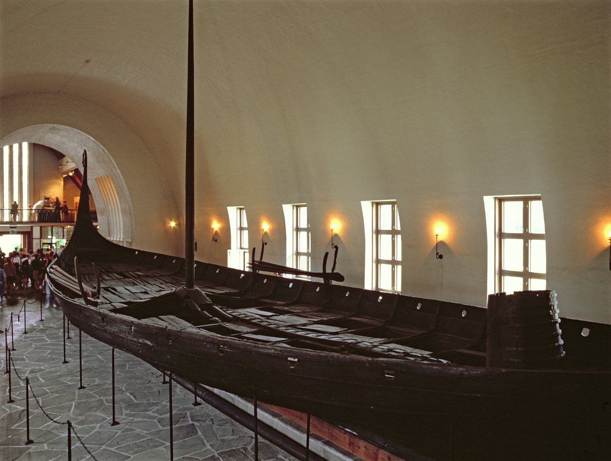 Oseberg langskib, bygget ca. 815-20 e.Kr. (egetræ) af Viking