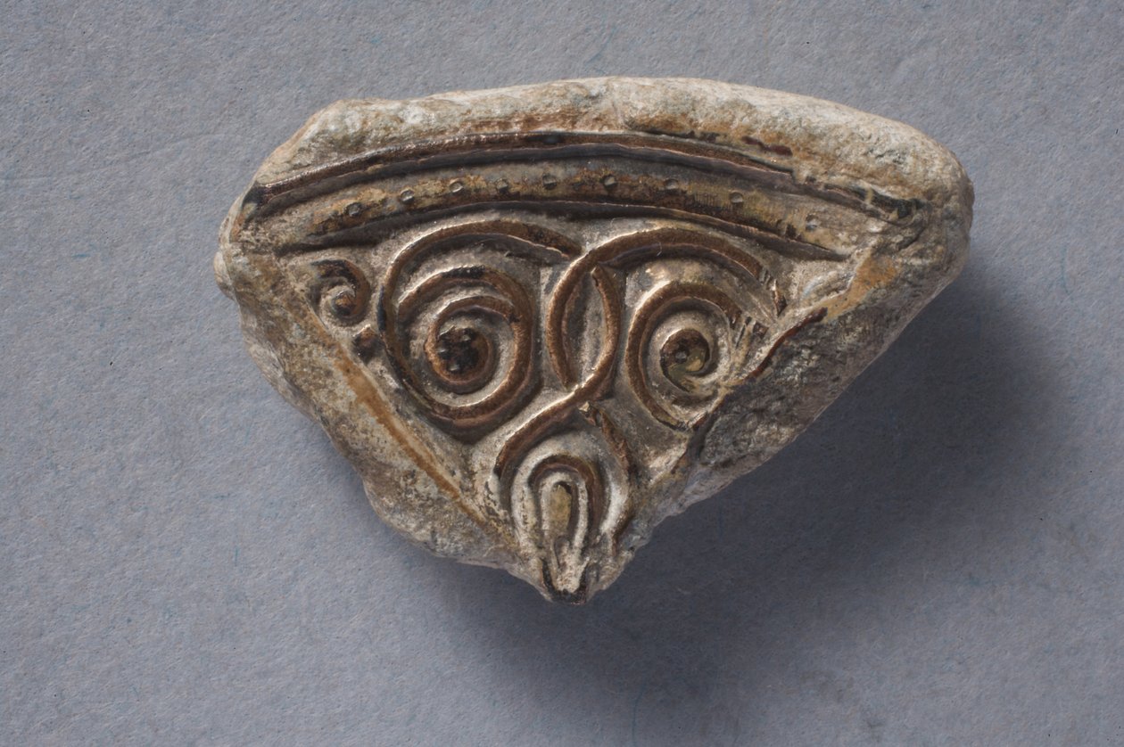 Vægt med indlagt angelsaksisk metalværk (bly og forgyldt bronze) af Viking