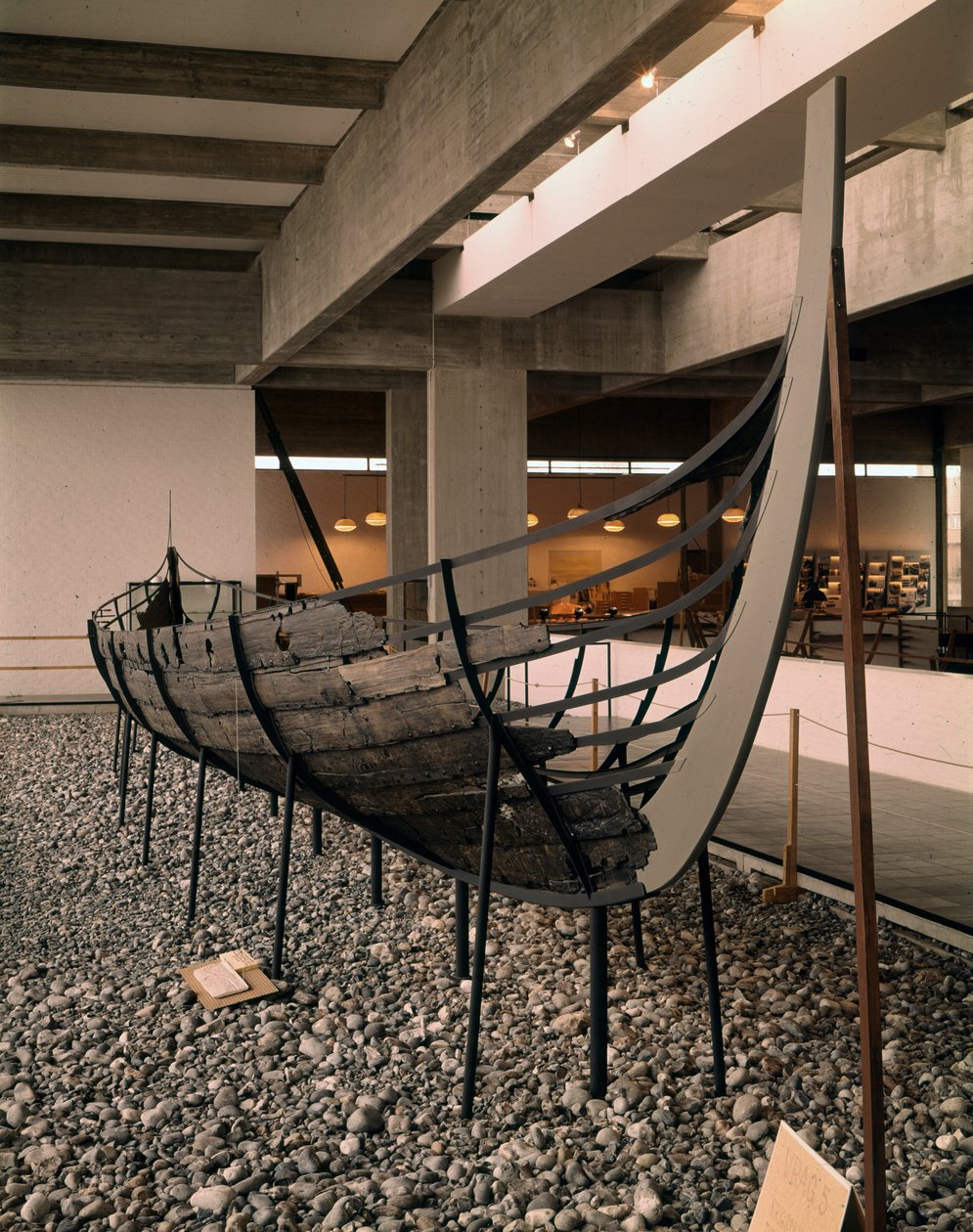 Vikingeskib (drakkar eller Langskip) fundet i Roskilde fjord, Danmark, ca. 1030 (eg, fyr, ask og elletræ) af Viking