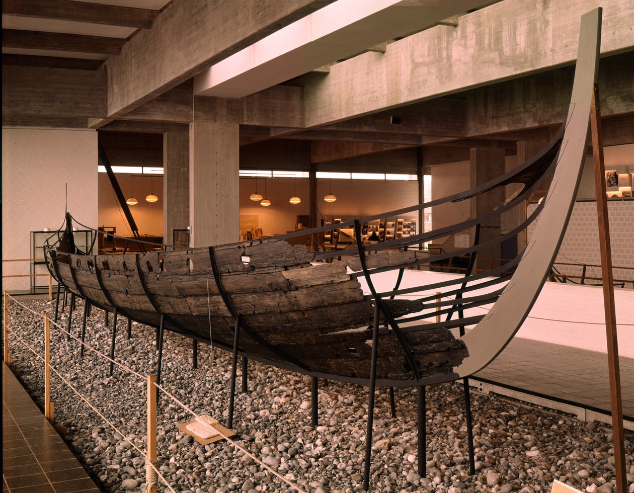 Vikingeskib (drakkar eller Langskip) fundet i Roskilde fjord, Danmark, ca. 1030 (eg, fyr, ask og elletræ) af Viking