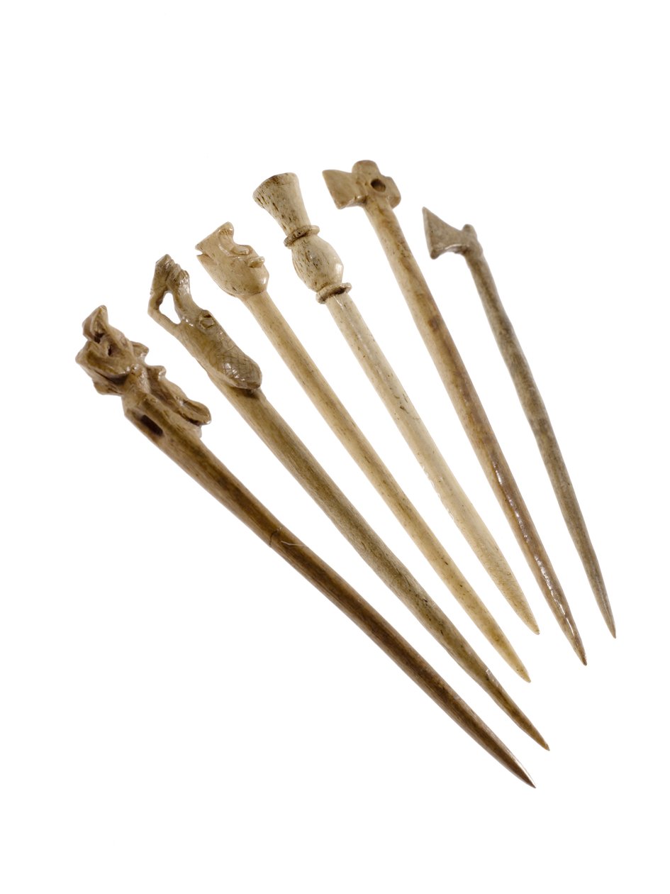 Kjolenåle eller hårnåle med dyrehoved, fra Jarlshof, Shetland, 850-1100 AD (knogle) af Viking Viking