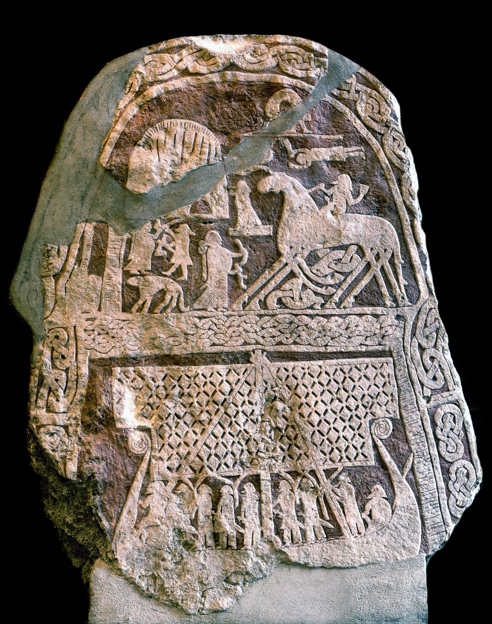 Runesten forestiller Wotan (Odin) på sin ottebenede hest Sleipnir, der går ombord på et vikingelangskib (sten) af Viking Viking