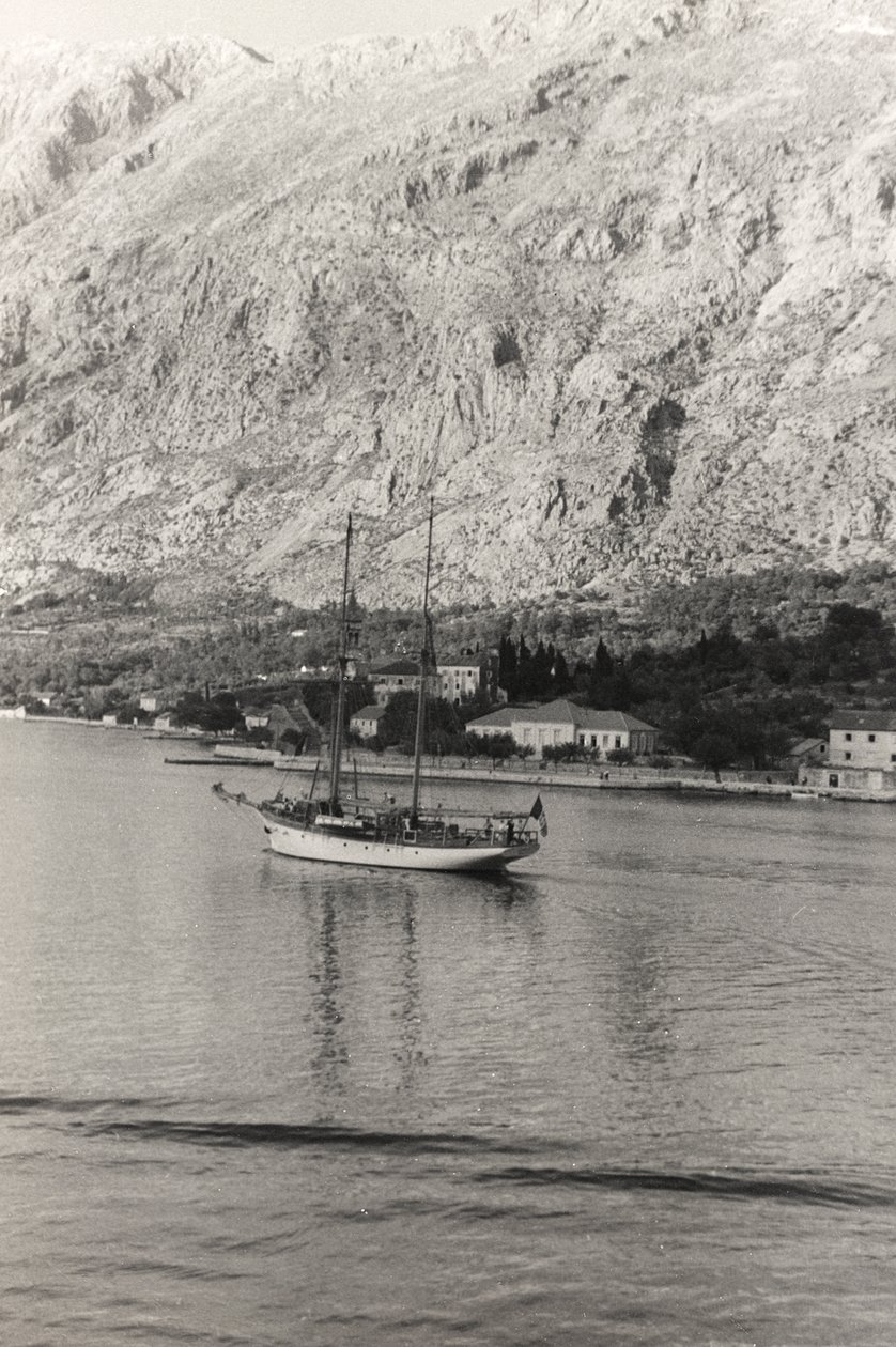 Hertugen af Aostas sejlbåd ud for Kotor, Kroatien, fra albummet 