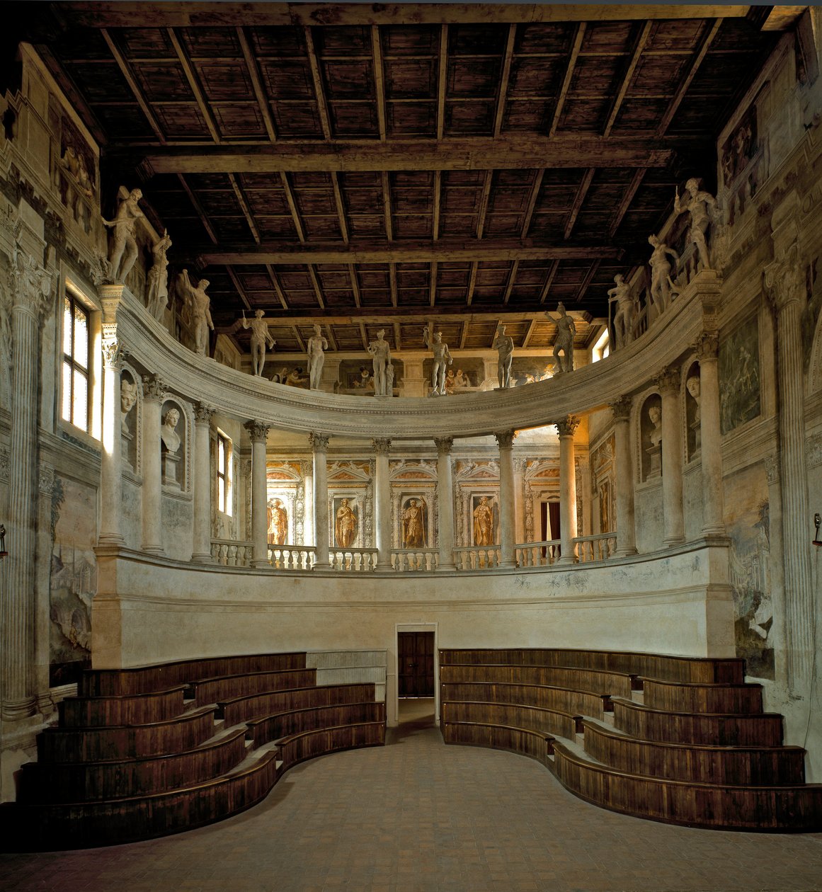 Renæssancearkitektur: udsigt over det olympiske teater (teatro olimpico) designet af arkitekt Vincenzo Scamozzi (1552-1616) 1588-1590 Sabbioneta, Italien af Vincenzo Scamozzi