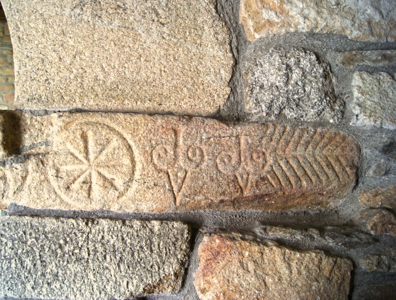 Vestgotiske udskæringer i kapellet i São Pedro de Balsemão, Sé, Lamego, Portugal ca. 599 (granit) af Visigothic