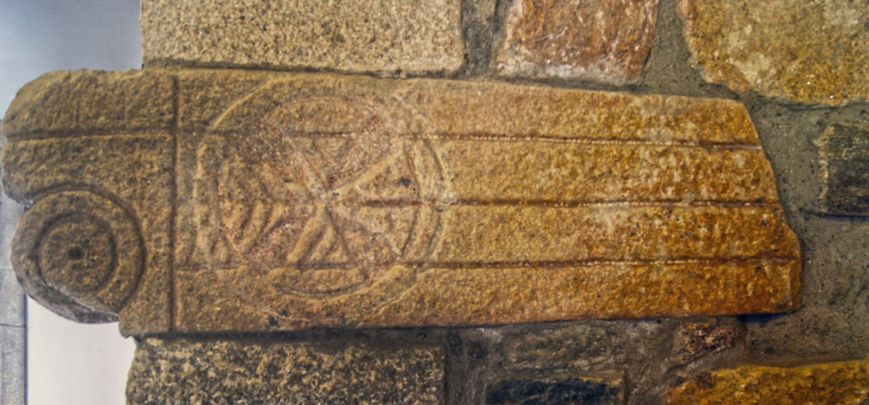 Vestgotiske udskæringer i kapellet i São Pedro de Balsemão, Sé, Lamego, Portugal ca. 599 (granit) af Visigothic