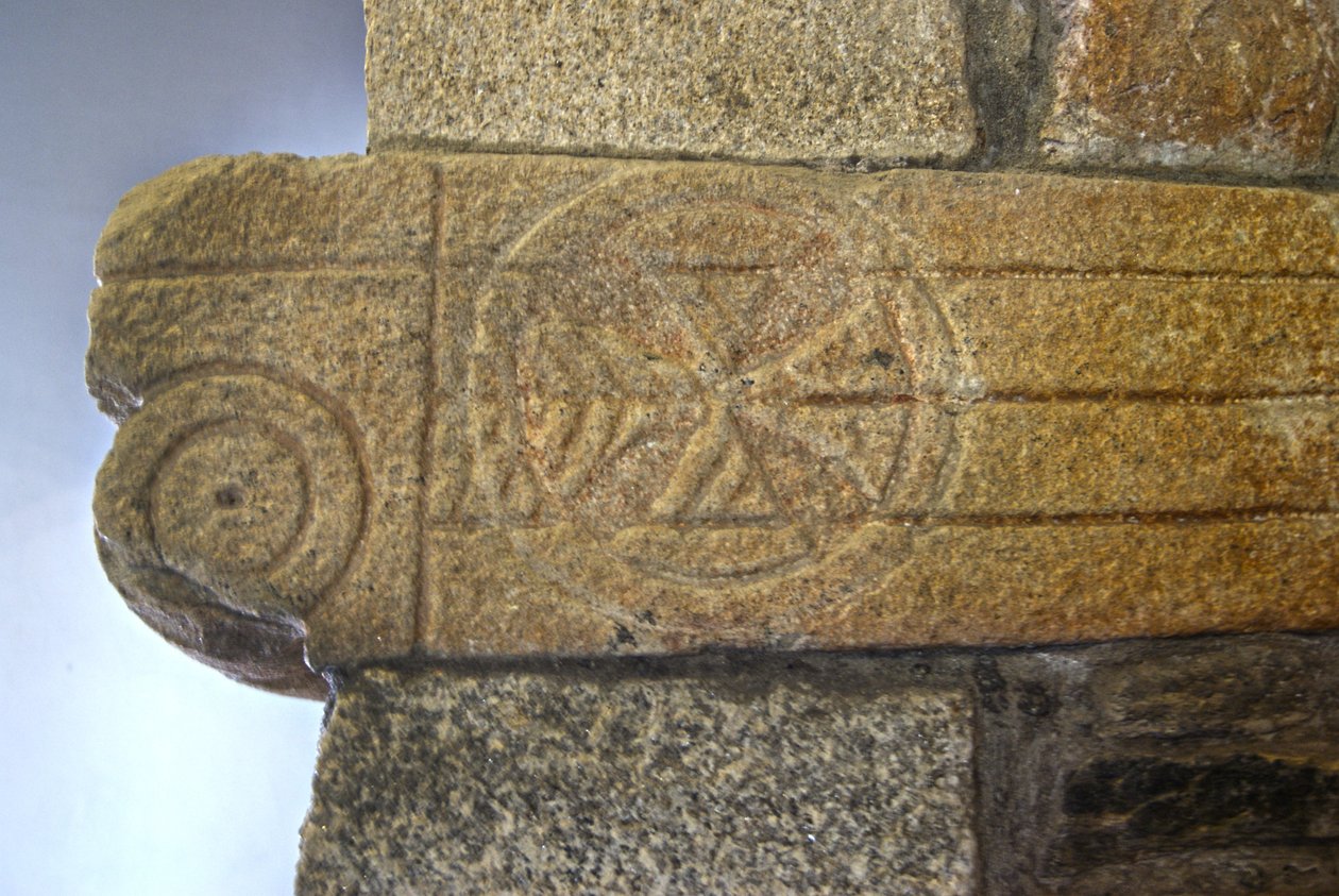 Vestgotiske udskæringer i kapellet i São Pedro de Balsemão, Sé, Lamego, Portugal ca. 599 (granit) af Visigothic