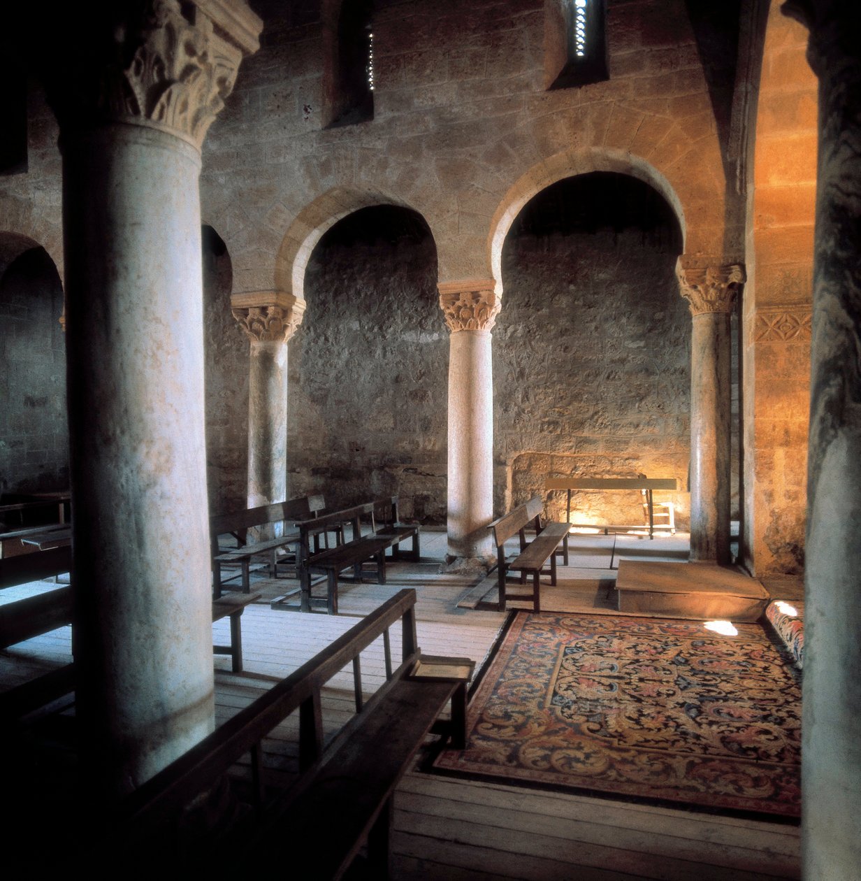 Interiør af Basilica of St. John of Banos, Banos de Cerrato, Spanien, 7. århundrede (foto) af Visigothic