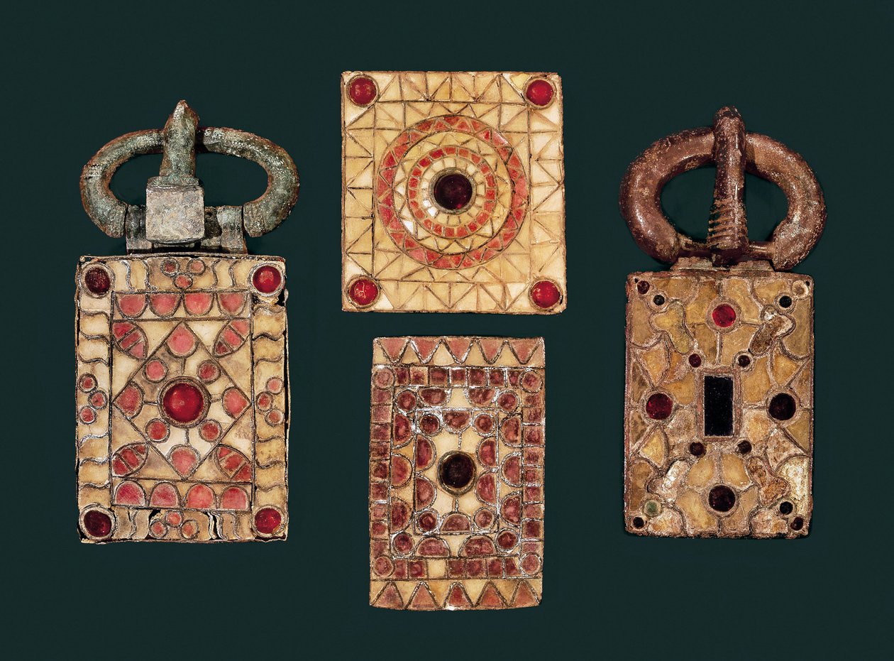 Metal øreringe dekoreret med guld og granat, 7. århundrede (guld og granat) af Visigothic