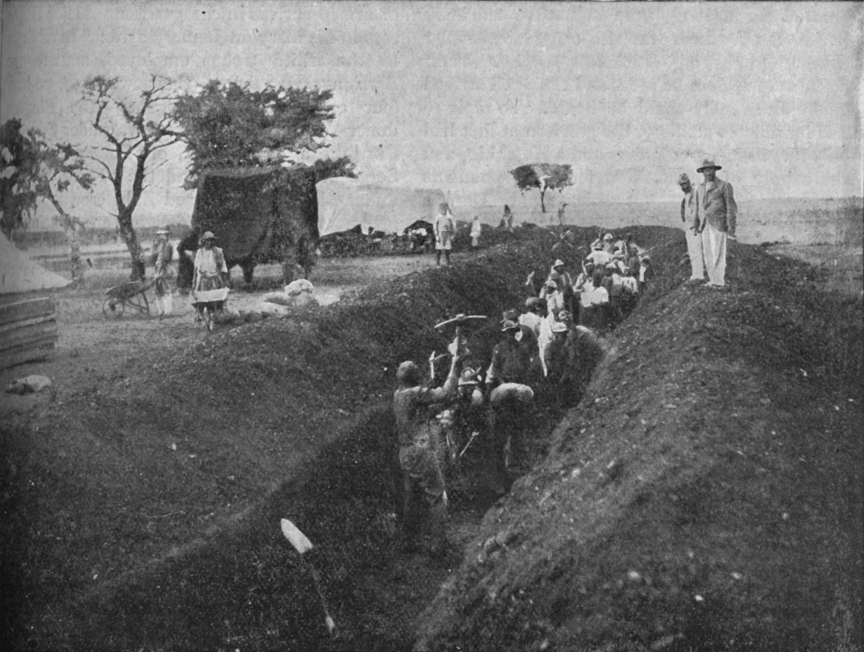 Mafeking: Natives Digging a Trench, 1902 af W. H. Weekes