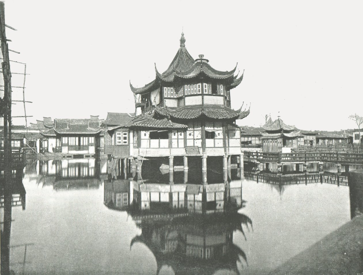 En af de offentlige tehaver, Shanghai, Kina, 1895. af W and S Ltd