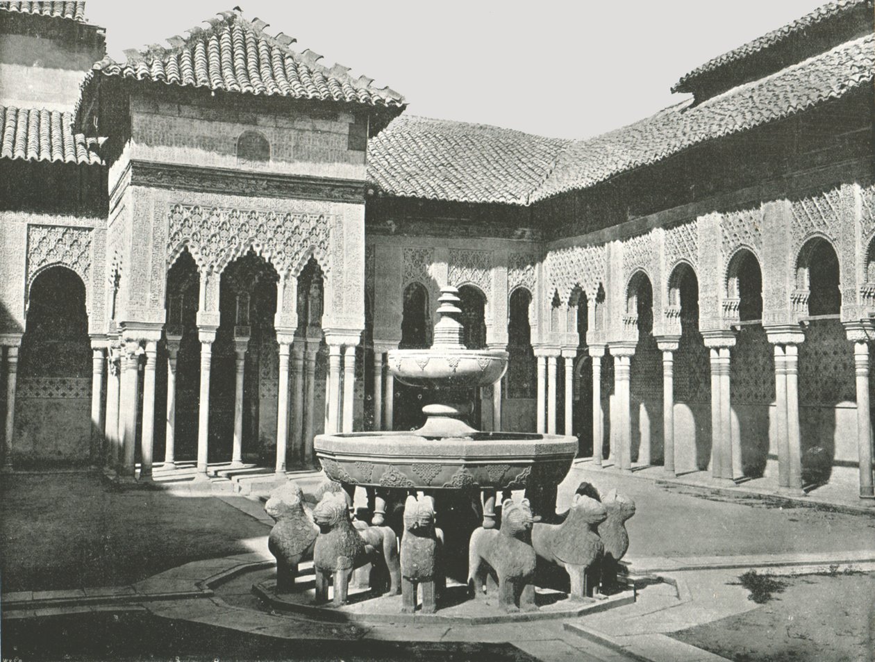 The Court of the Lions, Alhambra, Granada, Spanien, 1895. af W and S Ltd