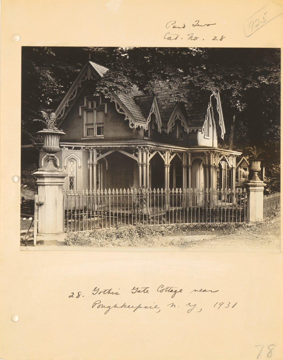 [Gotisk hytte nær Poughkeepsie, New York] af Walker Evans