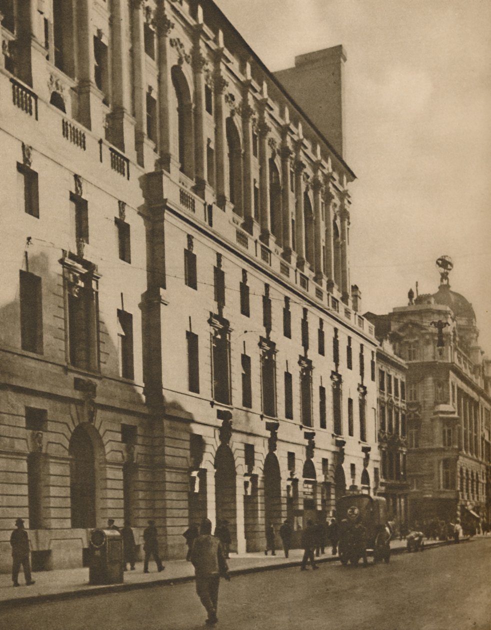 Bygningsrepræsentant for New London i Moorgate Street, c1935. af Walter Benington