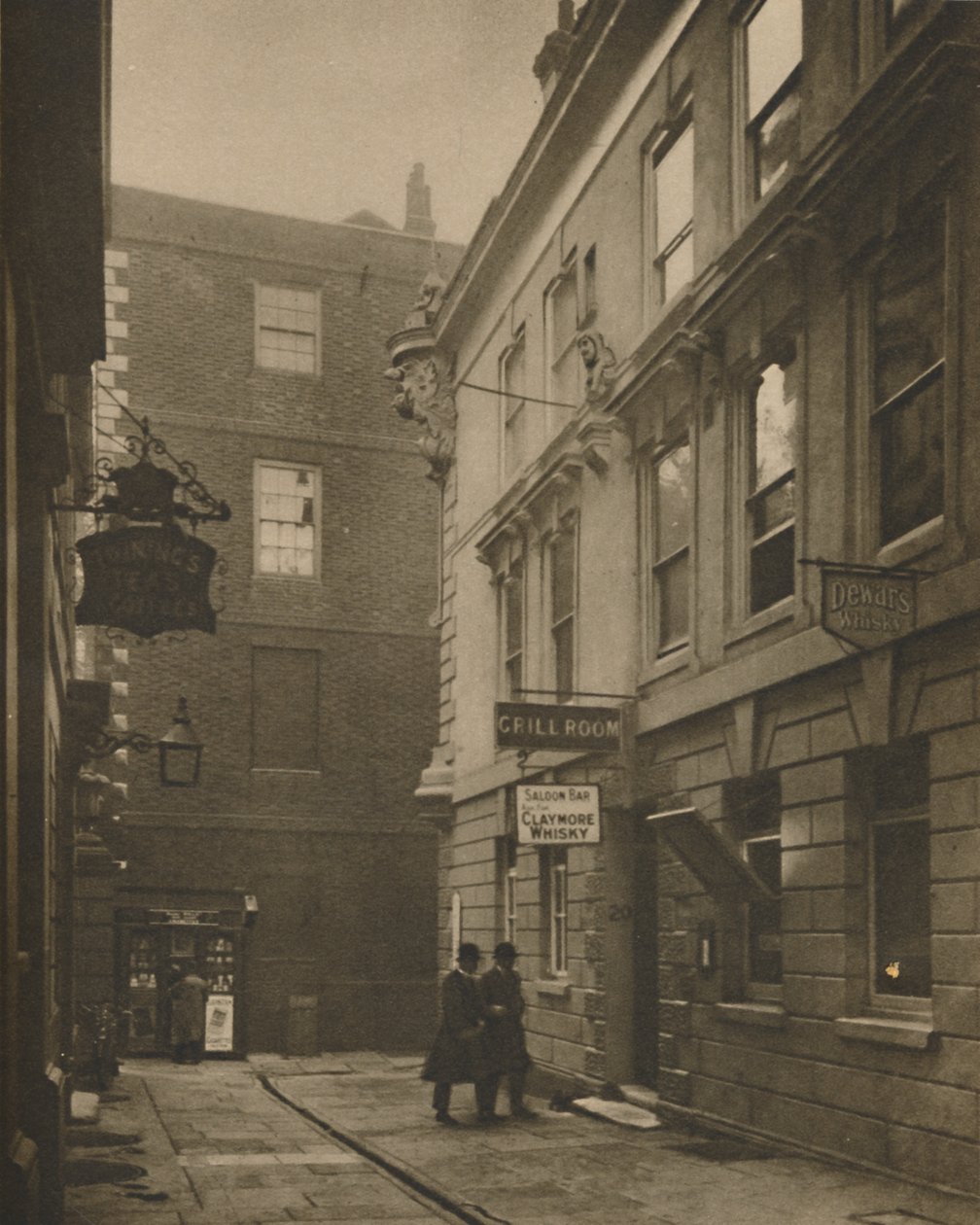 I Devereux Court, fuld af foreninger fra det attende århundrede, c1935. af Walter Benington