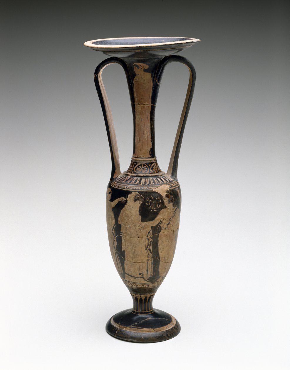 Loutrophoros med bryllupsscene, 425-420 f.Kr. (terracotta) af Washing Painter (attr. to)